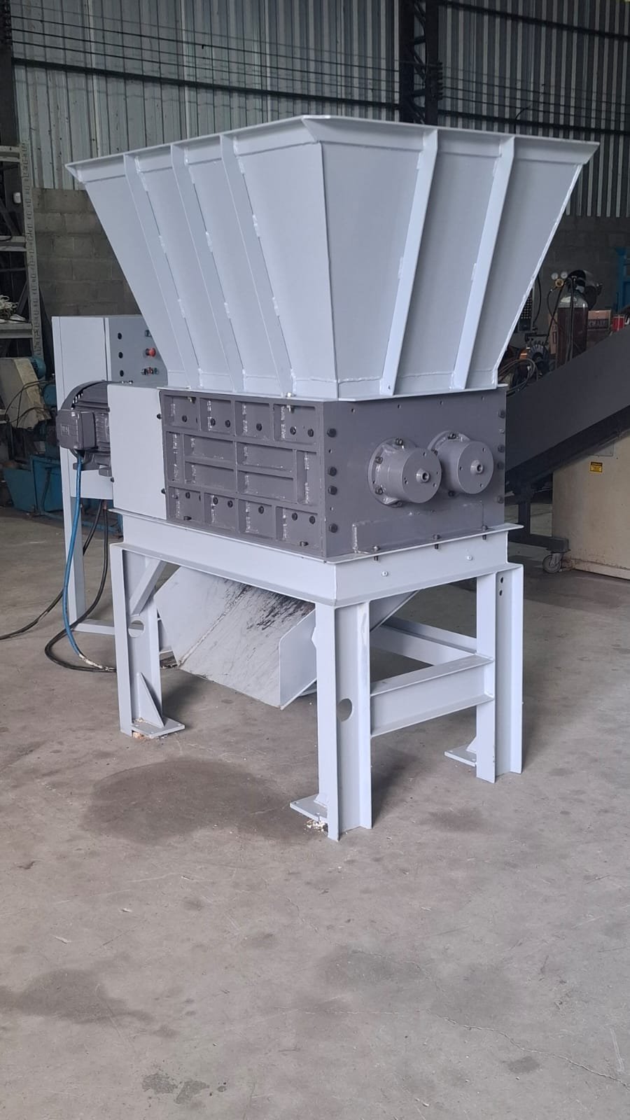 Triturador Tipo Shredder 800mm — foto 1