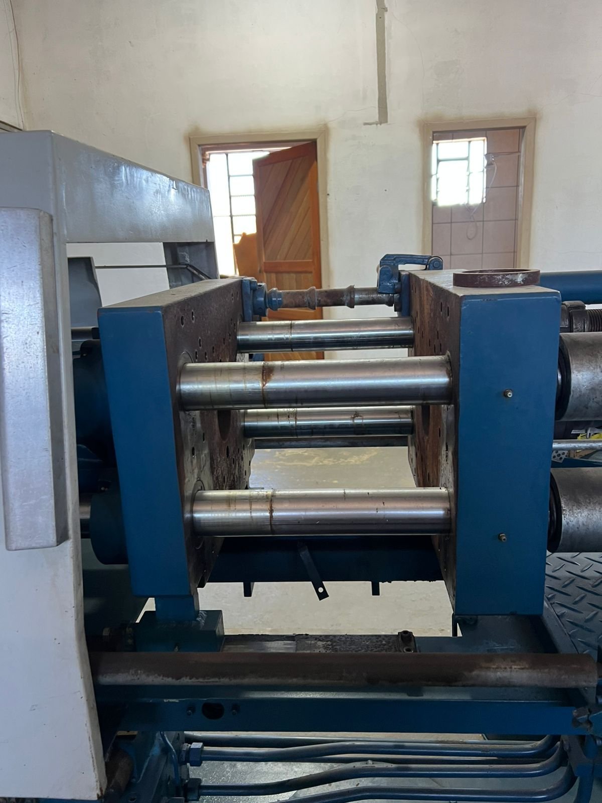 Injetora Modelo: IS 100 VII - Marca Semeraro — foto 4