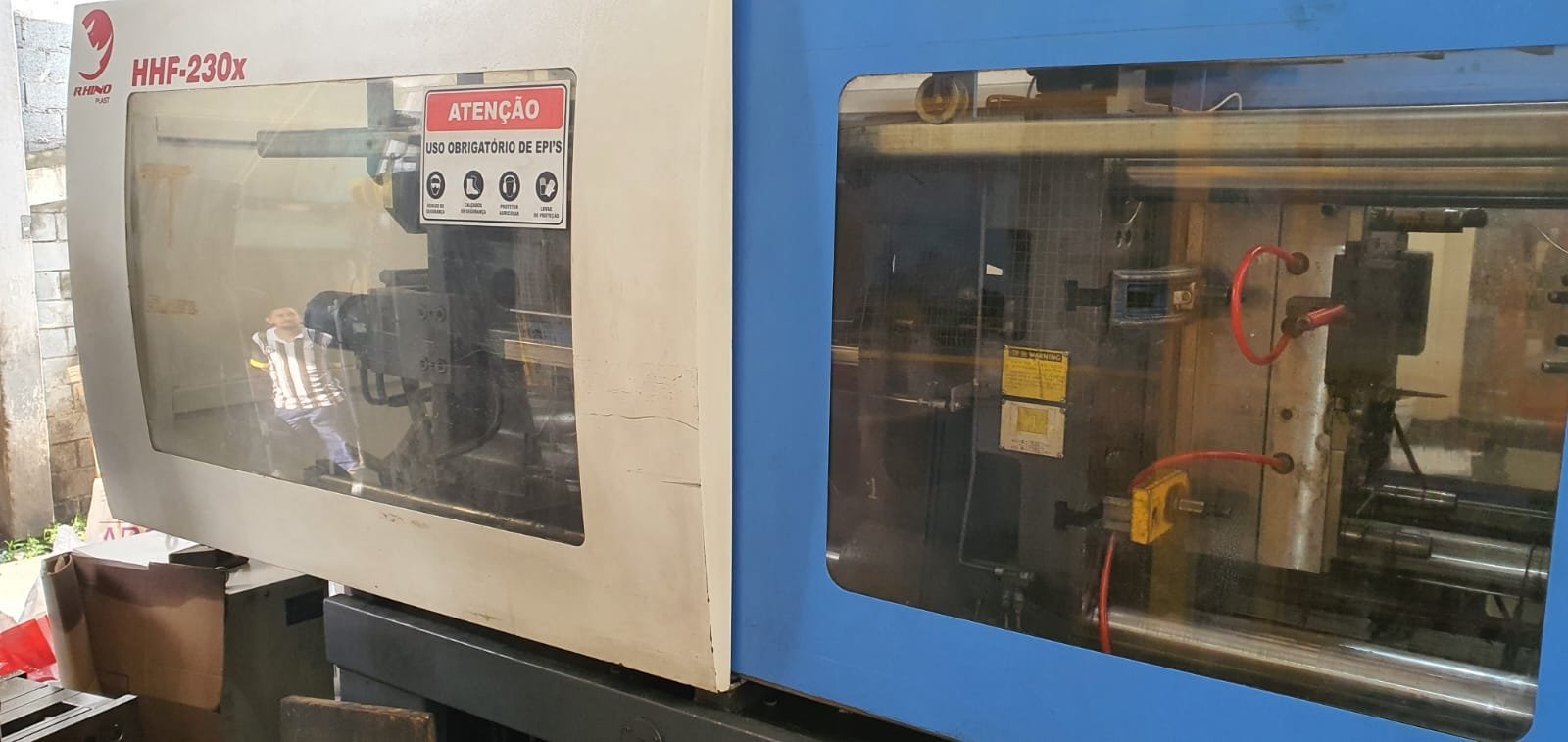 Injetora 230 Ton - Marca Rhino — foto 2