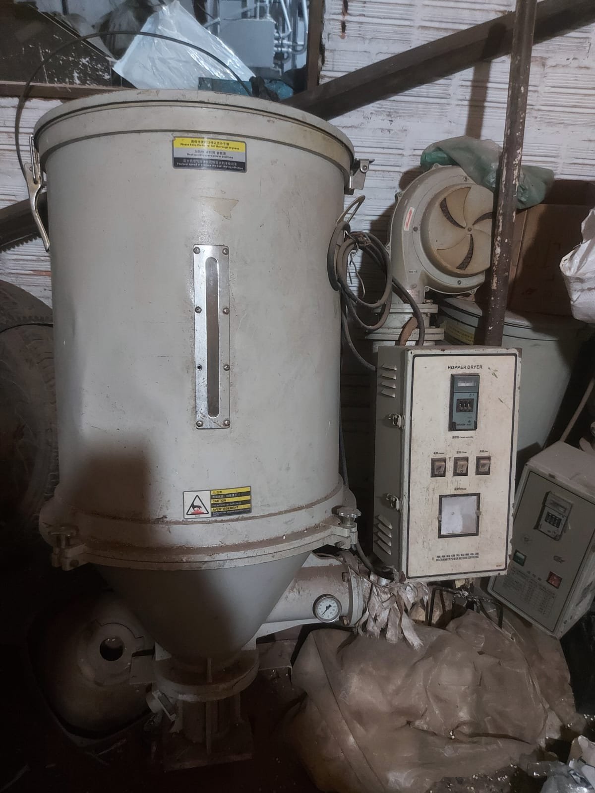 Funil Secador de Material Plástico de 100kg/h — foto 1
