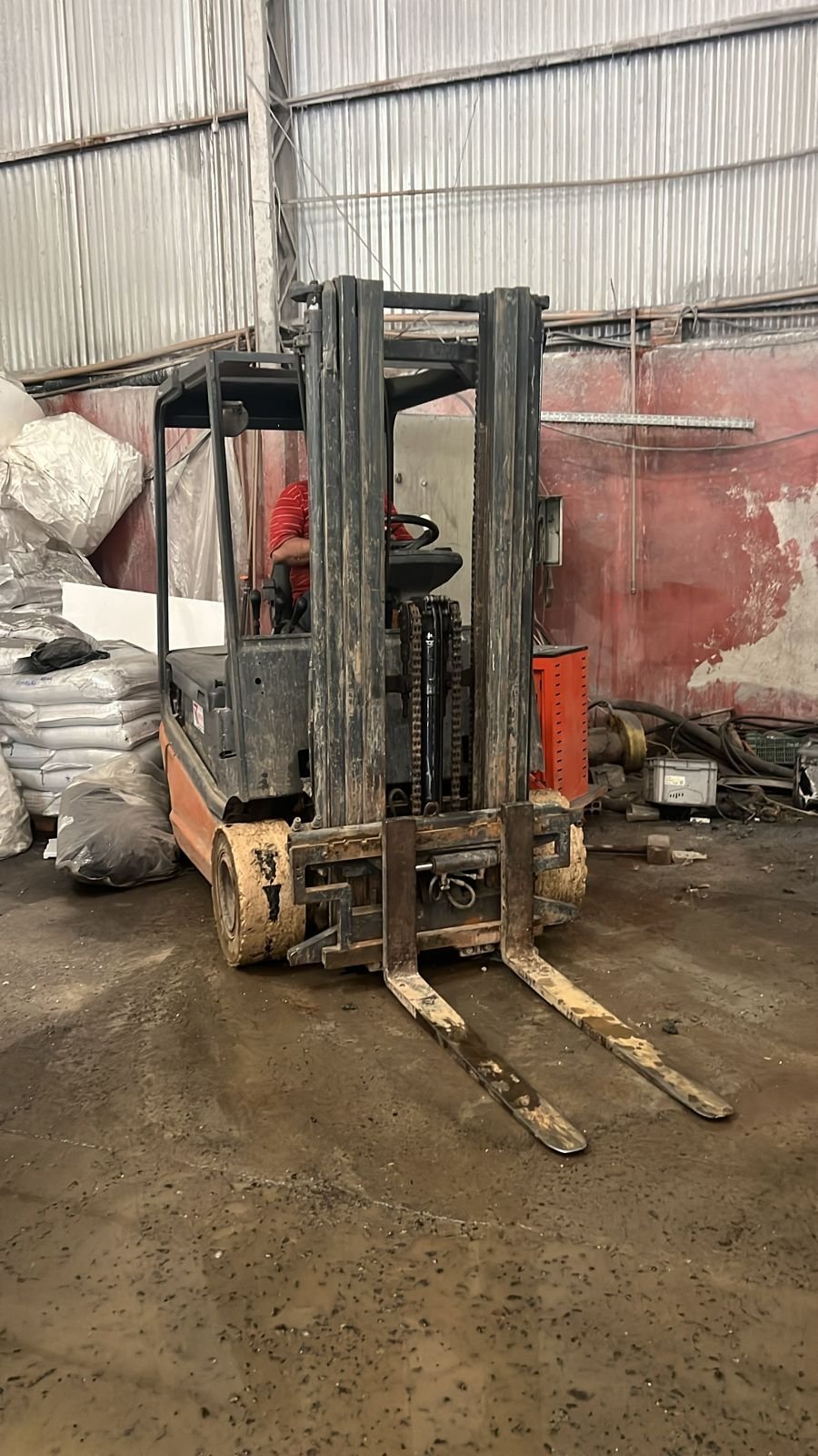 Empilhadeira Elétrica 2,500 Ton — foto 1